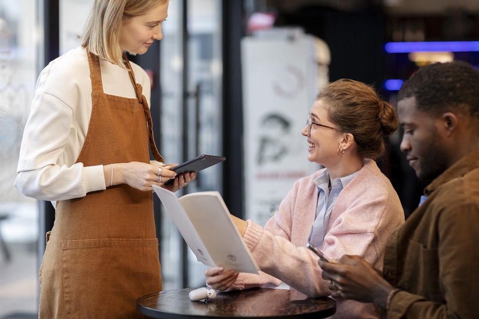 couple-ordering-food-restaurant
