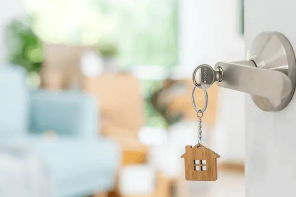 moving-house-relocation-key-inserted-600nw-2475568619