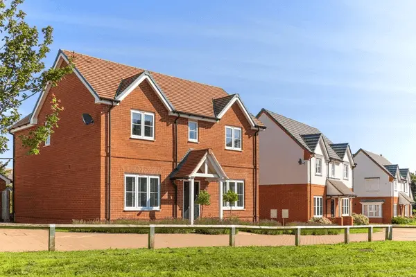 new-build-modern-detached-houses-600nw-2344884495