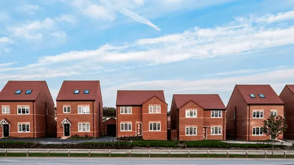 row-new-build-detached-homes-600nw-2520943933